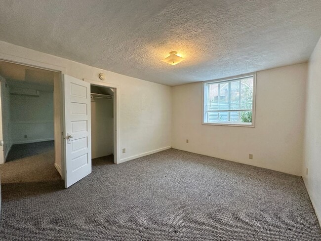 Building Photo - WBC's 253 Duplex