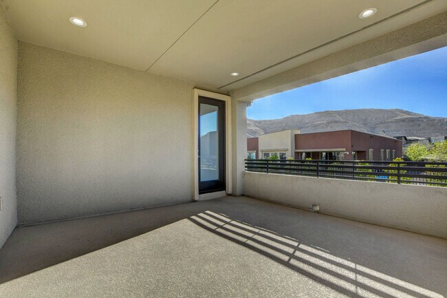 Building Photo - 6005 Andezano Dr
