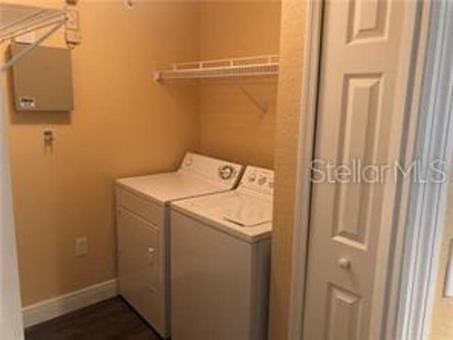 Building Photo - 5483 Vineland Rd