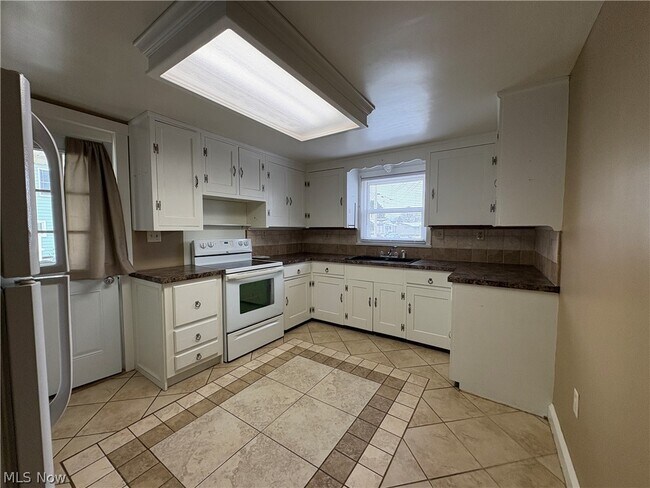 Building Photo - 404 3rd St NW