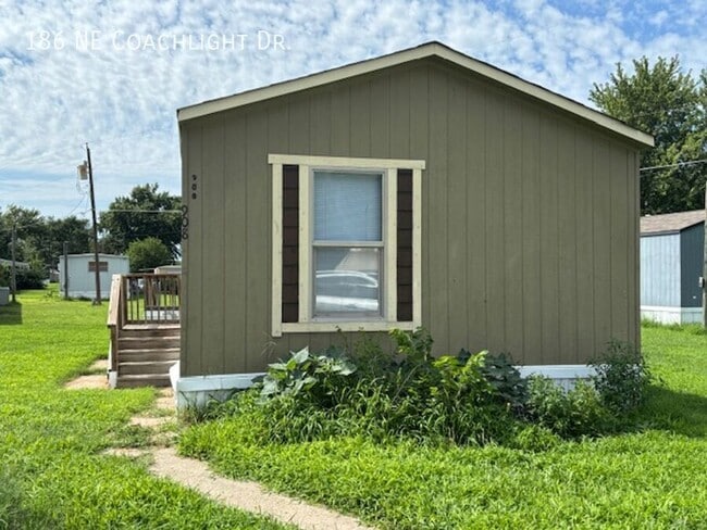 Building Photo - 186 Coachlight Dr