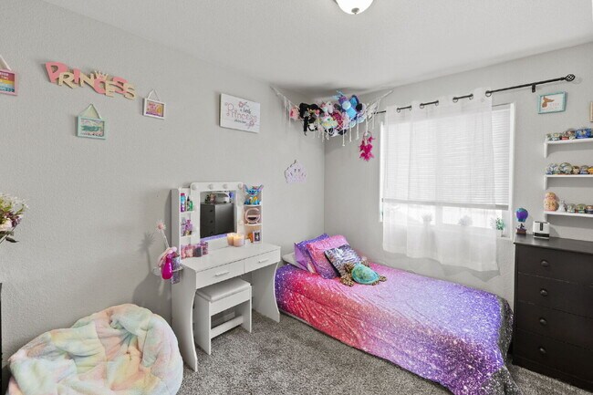 Building Photo - Bright & Spacious 4-Bedroom Home with Open-Concept Living, Fenced Yard & 2-Car Garage