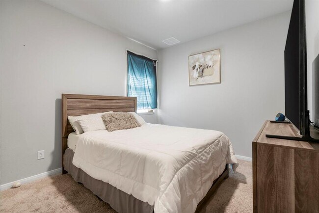 Building Photo - 212 Apache Plum Dr