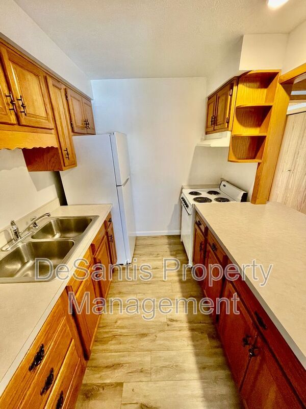 Building Photo - 946 Carle St