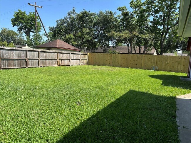Building Photo - 7015 Carvel Ln