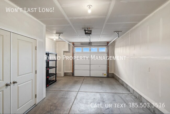 Building Photo - 1092 E Vessel Ct