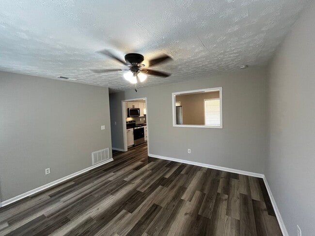 Building Photo - New On the Market!