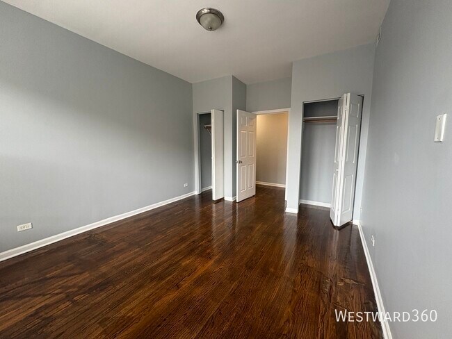 Building Photo - 705 E 62nd St