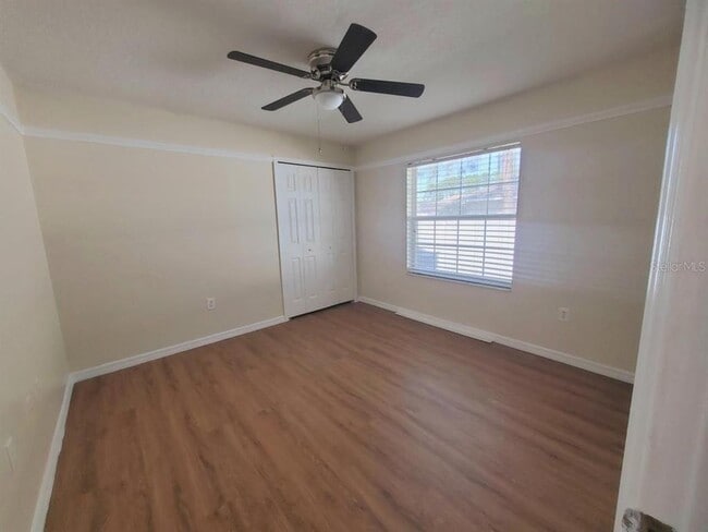 Building Photo - 10 Wayler Pl