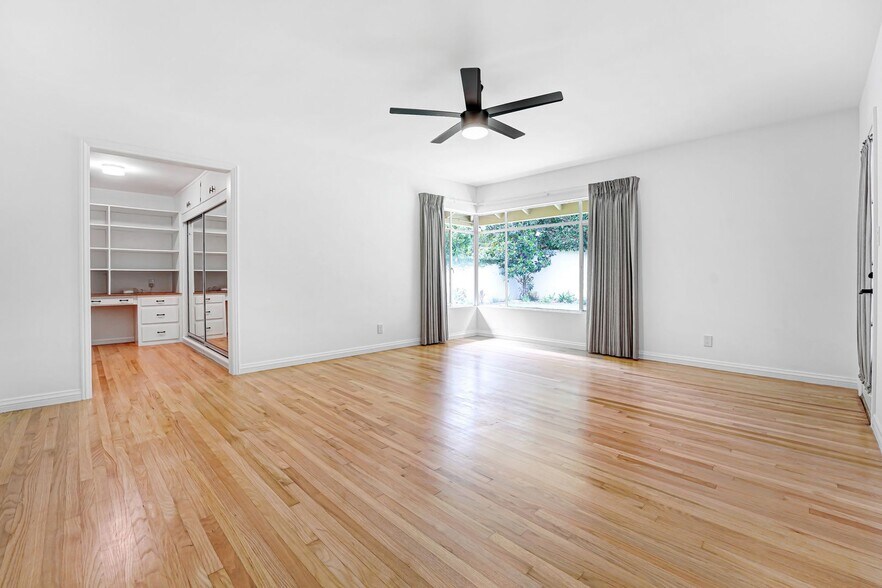 Building Photo - 555 Amalfi Dr