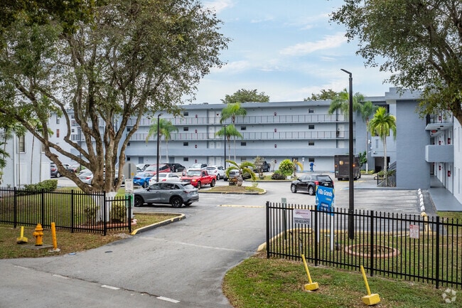 Entrance - Kendale Gardens