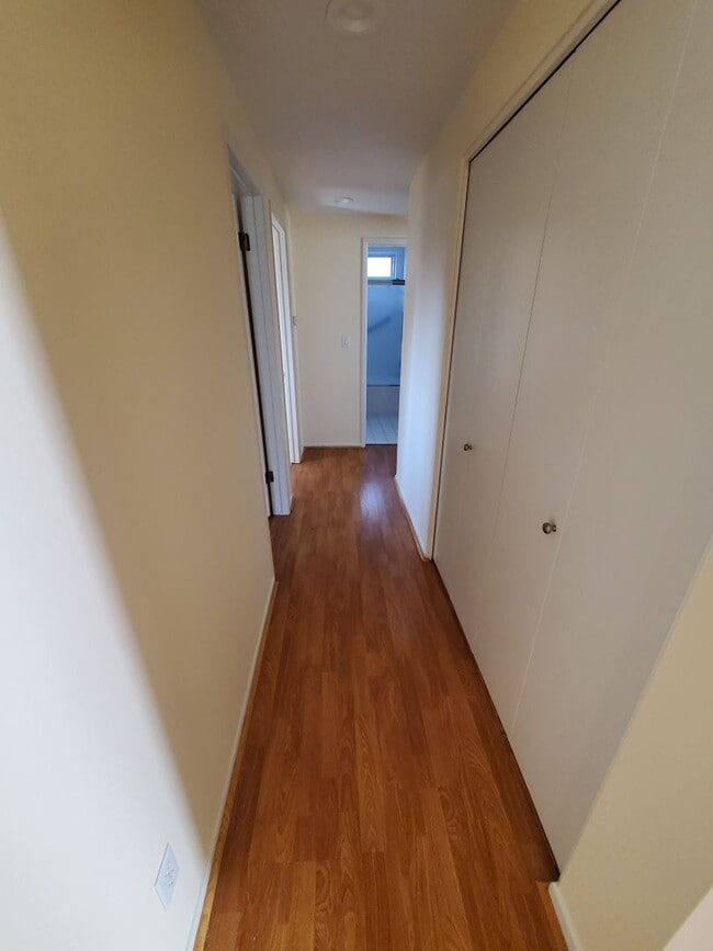 Building Photo - Wonderful Mid Century Home available for lease