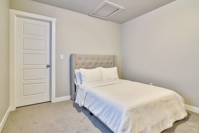 Building Photo - 1063 W Osprey Dr