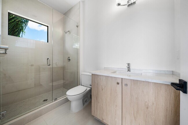 Building Photo - 9516 Riverside Pk Dr