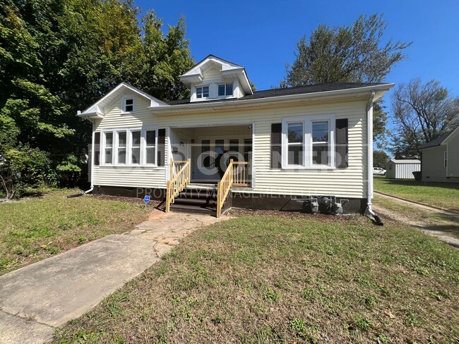 Primary Photo - Maple Ave Duplex Apartments