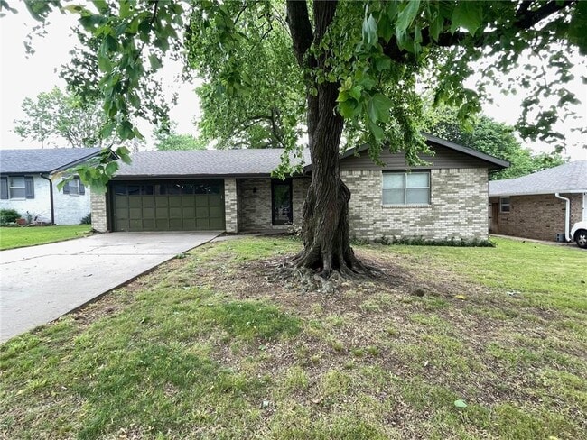 Primary Photo - 4003 Holt Ave