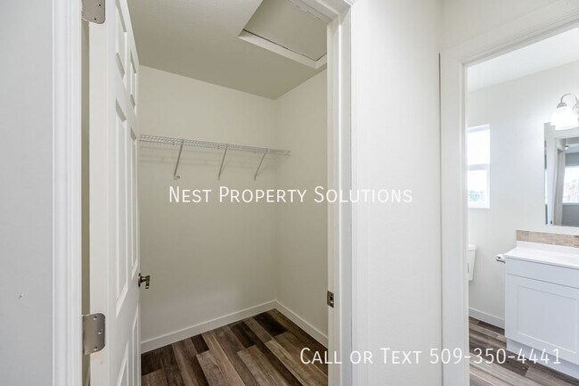 Building Photo - 2705 W Marina Dr