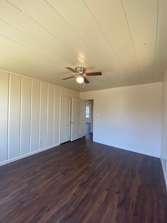 Building Photo - M120