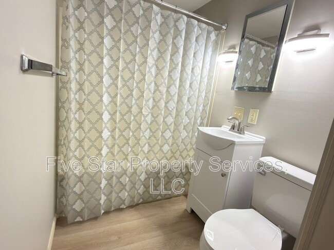 Building Photo - 604 Bryn Mawr Blvd