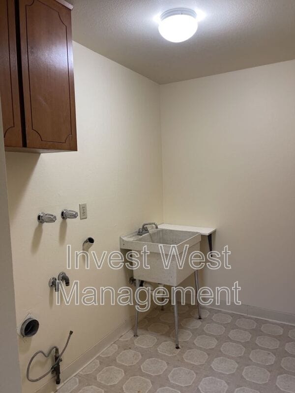 Building Photo - 2804 NE 113th St