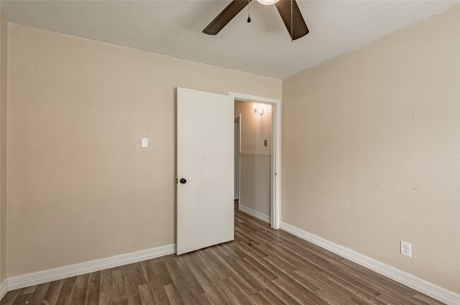 Building Photo - 1819 Ave Q