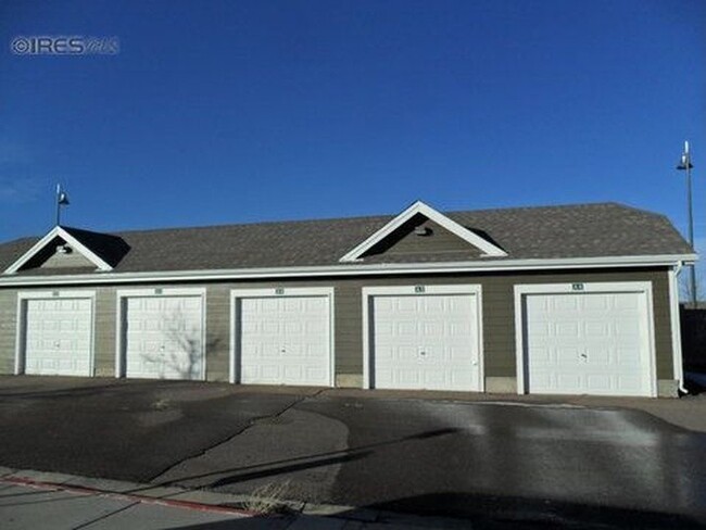 Building Photo - Reunion Two Bedroom Condo with Garage