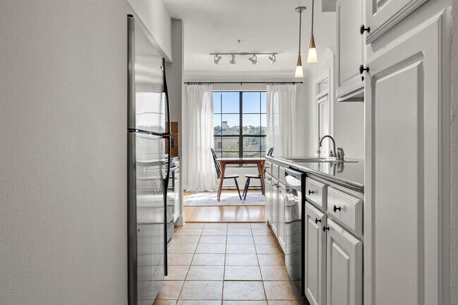 Building Photo - 7701 Rialto Blvd