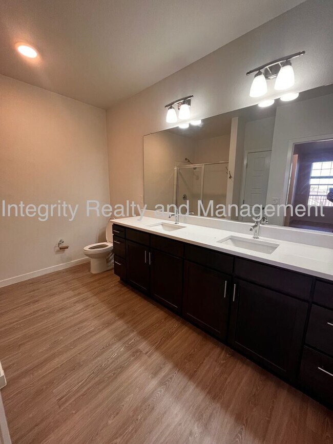 Building Photo - 2 Bed/2 Bath Condo, 17353 Wilde Avenue Uni...