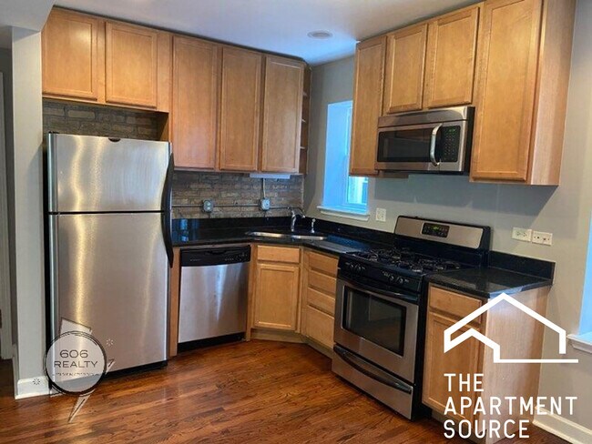 Building Photo - 2704 W Arthur Ave