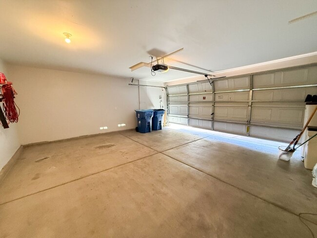 Building Photo - Charming 3/BD 2.5/ BA Home in Centennial with Spacious Backyard