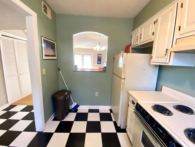 Building Photo - Flexible Lease Term Available for 2 Bed/1.5 Bath Townhome!