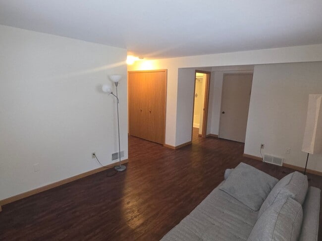 Building Photo - 2 bedroom 2 bathroom Franklin townhome