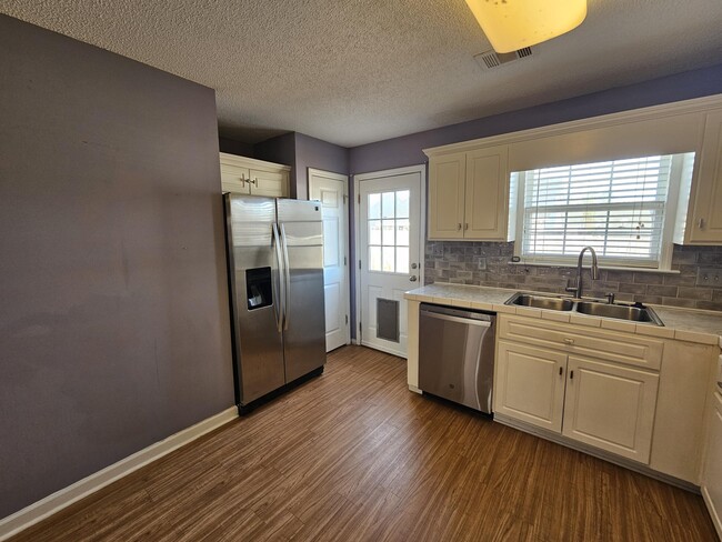 Building Photo - 21 Flower Break Rd