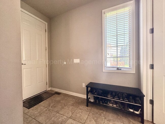 Building Photo - Spacious 4-Bed Colonial in Troy’s Stone Ha...