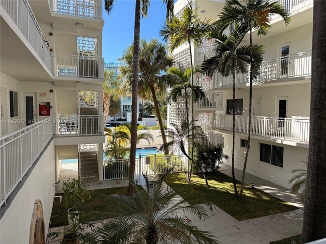 Building Photo - 10001 W Bay Harbor Dr