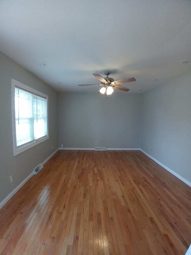 Building Photo - North Gate 3 Bedroom!