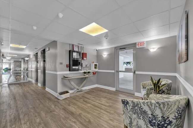 Building Photo - 812 Briny Ave