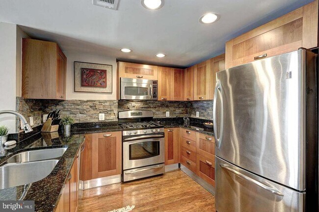 Building Photo - 2451 Midtown Ave