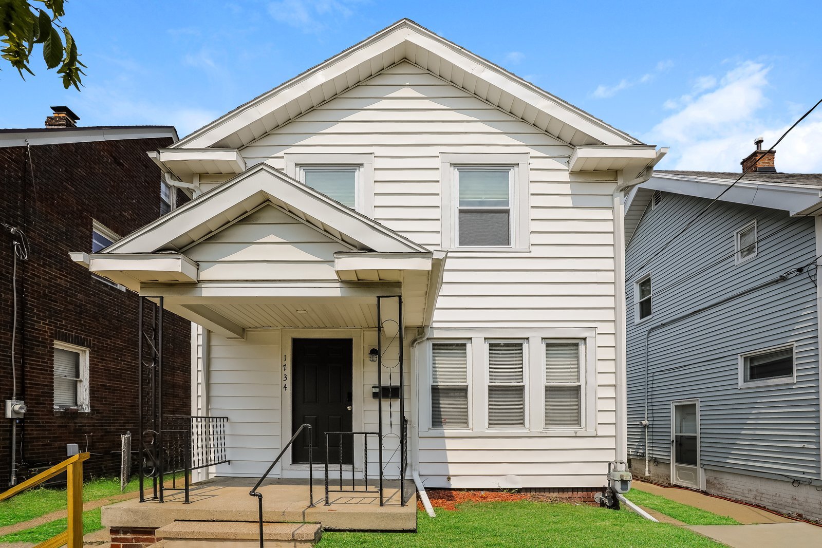 Building Photo - 1734 Brussels St