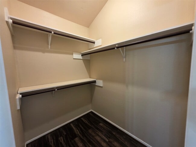 Building Photo - 447 Lost Rock Dr