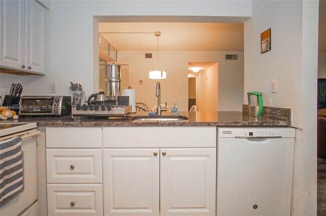 Building Photo - 407 Gardens Dr