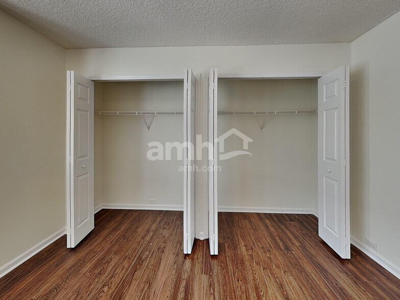 Building Photo - 240 Sweetbrier Branch Ln