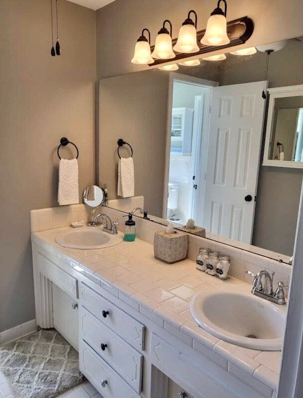 Building Photo - 202 Edgewater Dr