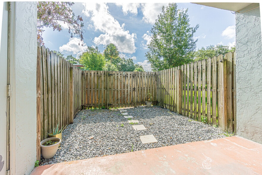 Building Photo - 2818 Somerset Park Dr