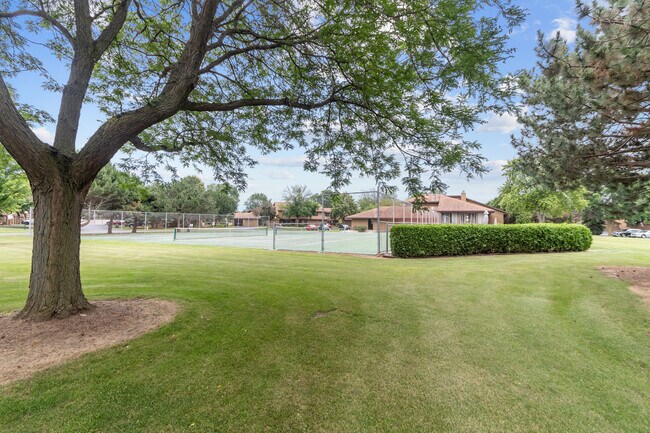 Building Photo - 1140 Manor Dr
