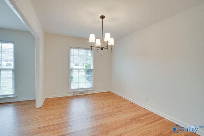 Building Photo - 814 Cleermont Dr SE