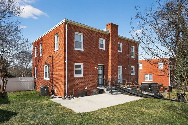 Building Photo - Modern 3BR Rental Just Minutes to Metro & Washington, DC