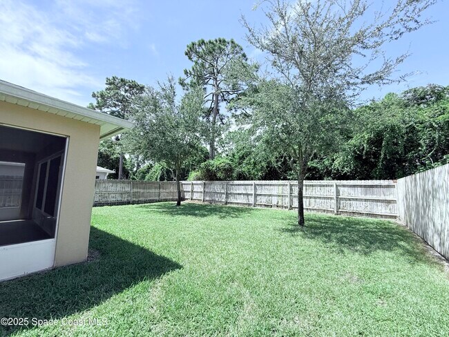 Building Photo - 136 Mason Dr