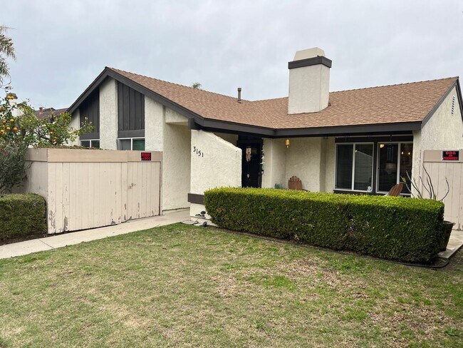 Building Photo - Gorgeous Single Story Home