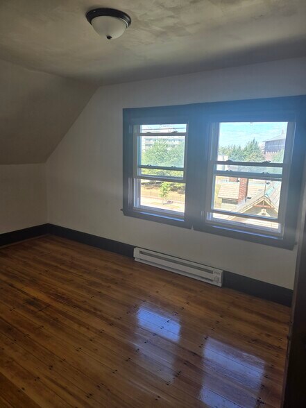 Building Photo - 4 Eleanor St